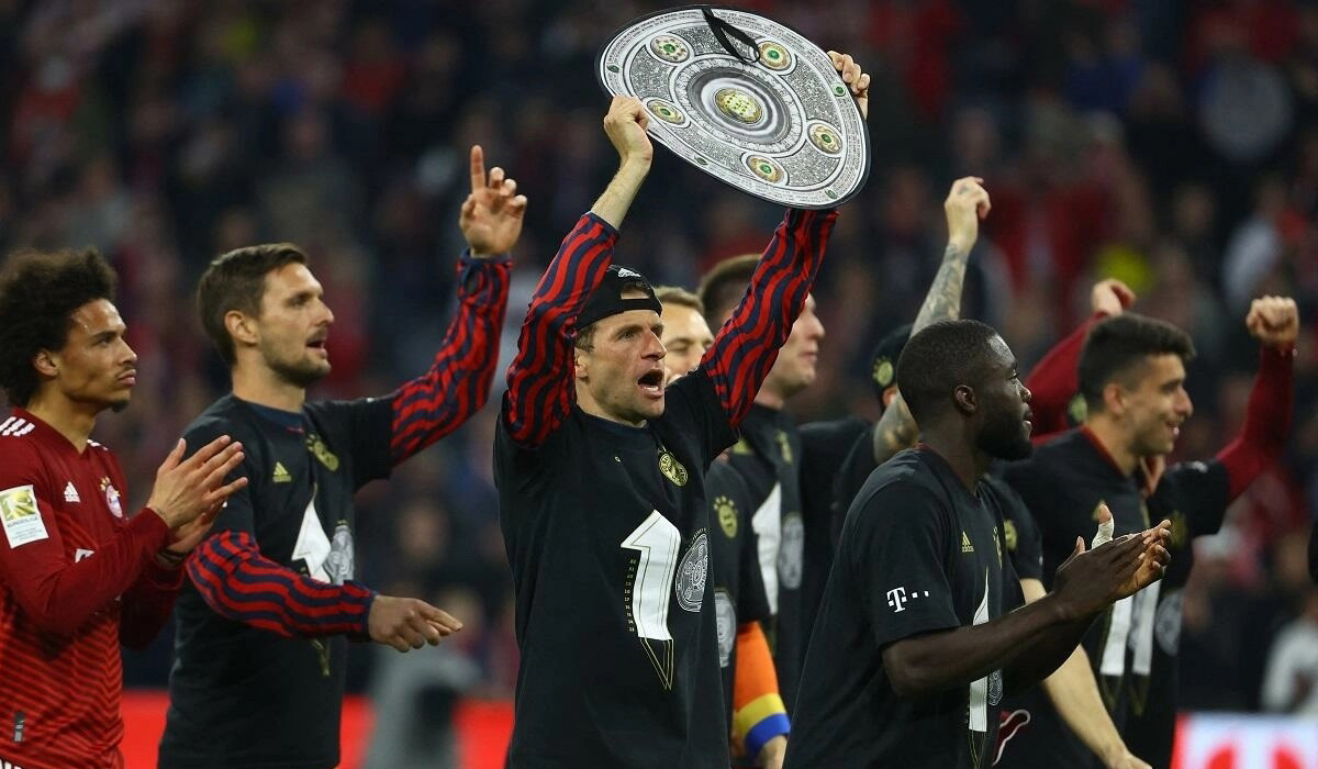 Bayern Munich win 10th straight league title after beating Dortmund